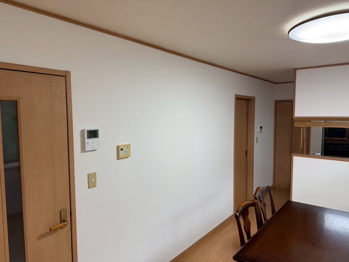 クロス貼り替え工事完了後の室内1